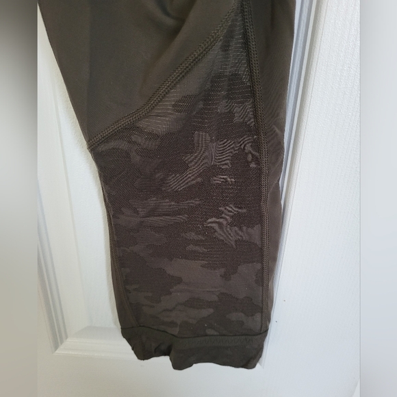 Lululemon womens capris - Picture 4 of 6